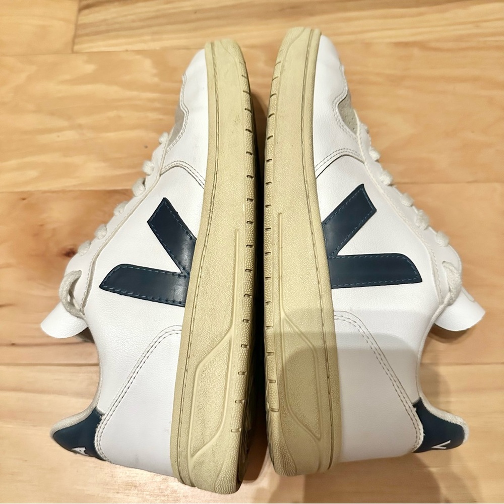 Veja V-10 CWL White California Vegan Leather Sneakers Size 9 - Picture 3 of 12